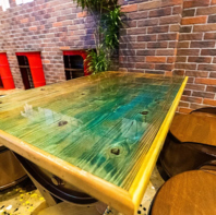 【臨場感あふれる空間】ゆったり寛げるテーブル席を用意