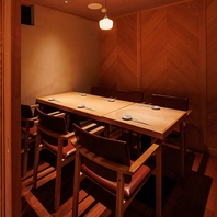 心惹かれる木のテーブル