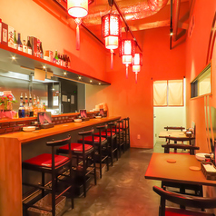 店主との会話や調理の様子を間近で楽しめる特等席です♪お一人様でも気兼ねなく、本格中華を肴に一杯いかがでしょうか◎