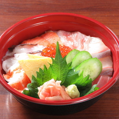 新鮮な魚介が盛りだくさんの海鮮丼もテイクアウトで！