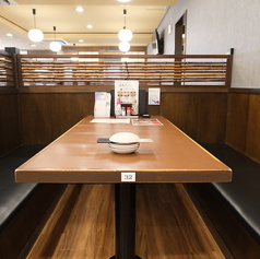 少人数様におすすめのテーブル席☆(3名様～6名様掛け)着席時に目隠しの囲いの覆われておりますので周りの方に気にすることなくお楽しみいただけます！