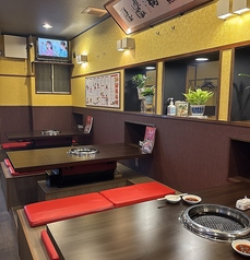 テーブル席、座敷、どちらもゆったりとした空間でお食事を楽しめます！