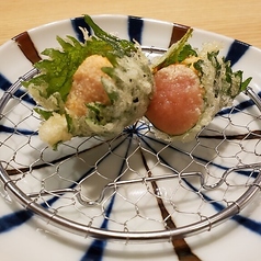 サクッとした薄衣が自慢な天ぷら【明太子しそ巻き】の写真