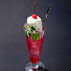 大人のイチゴクリームソーダ