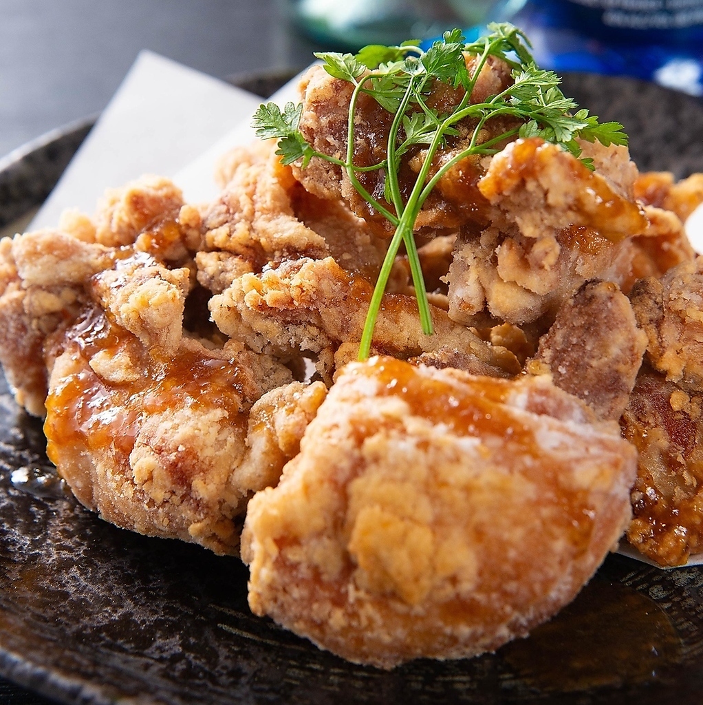 SUMILE特性タレにじっくりと漬け込み、カラッと揚げた唐揚げは必見☆間違いなしの逸品です！