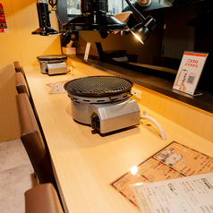 おひとり様はもちろん、デートやサク飲みにも便利なカウンター席。仕事帰りや学校帰りに気軽に立ち寄れます。一人焼肉デビューや軽めの飲み利用にもおすすめです♪