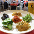 ザーサイや枝豆、キムチなどビールに合うおつまみも食べ放題。カレーや焼きおにぎり等日替わりでサイドメニューもご用意しております☆広島の夏を楽しむなら広島三越のビヤガーデンへ♪お仕事帰りに、ご家族で夏祭り気分を味わいに、ご旅行の思い出に、お待ちしております☆