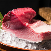 新鮮な本マグロを直送で仕入れ、こだわりの一貫をご提供。旨みたっぷりの味わいをぜひご堪能ください!