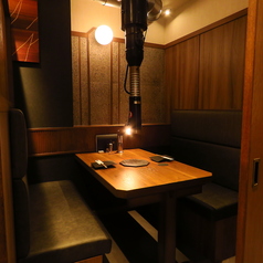 【テーブル席:4名×2卓】