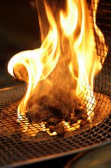 豪快な炎で焼く宮崎地鶏！ 九州の美味しいおつまみ！