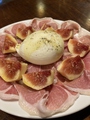 料理メニュー写真 ブラータチーズと生ハムor季節のフルーツ