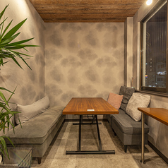 ゆったりとくつろげるソファー席はどんなシーンにもベストマッチ!