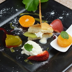 【デザート】ホワイトアスパラのムース　小松菜の焼き菓子　人参のアイスクリーム　ブルーベリージュレ