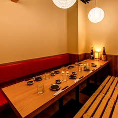 12名様までの団体様向けゆったり個室完備！同窓会や仲間とのパーティー、打ち上げ、お勤め先でのご宴会等多様なシーンにご利用下さいませ。想い出に残る特別なお時間を…◎