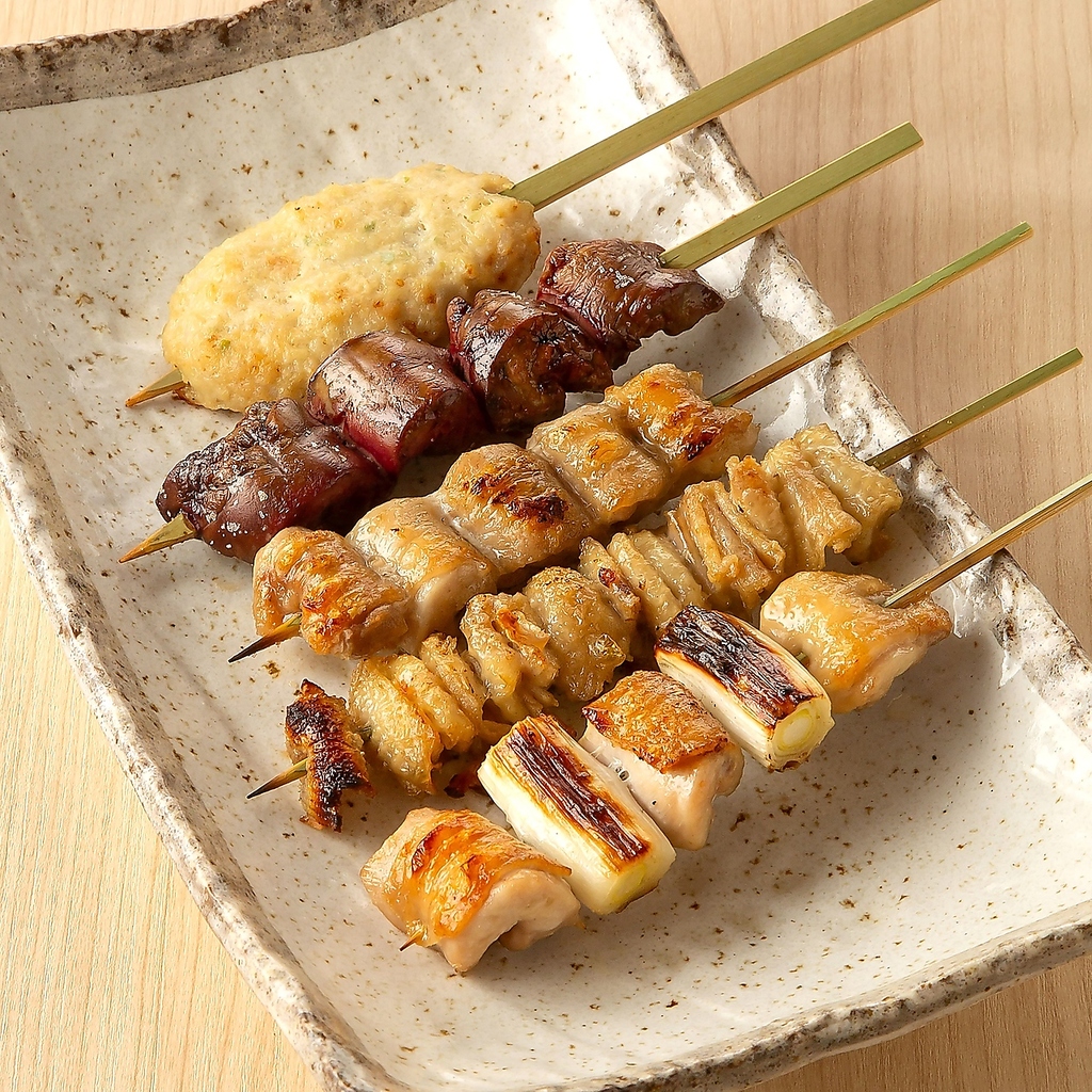 『大山どり　串焼き盛り合わせ』です！ビールと共にどうぞ！