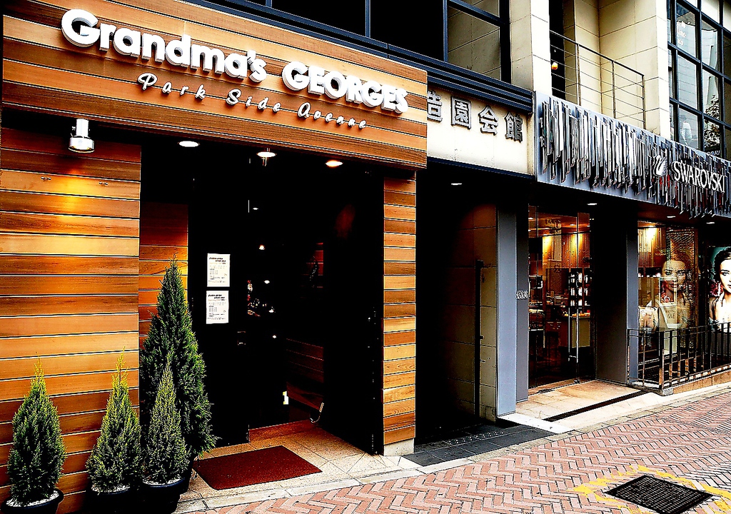 【Grandma’s GEORGESへの行き方】渋谷駅スクランブル交差点を神南町方面へ。神南一丁目交差点を左折