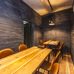 最大10名様まで収容可能な個室もご用意しております。各種宴会やパーティーなど、周囲に気を遣うことなくお楽しみいただけます☆