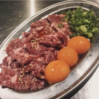 レトロな雰囲気の内装で、本格的な炭火焼きをご堪能♪