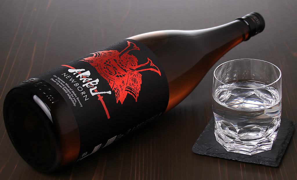 四季に合わせたモダン和食と日本全国から取り寄せた日本酒。