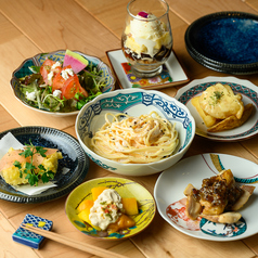 映え必至！心ときめく彩り豊かな料理と宝石のような一杯