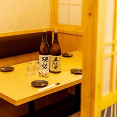 こだわりの店内♪明るい雰囲気と広々空間◎