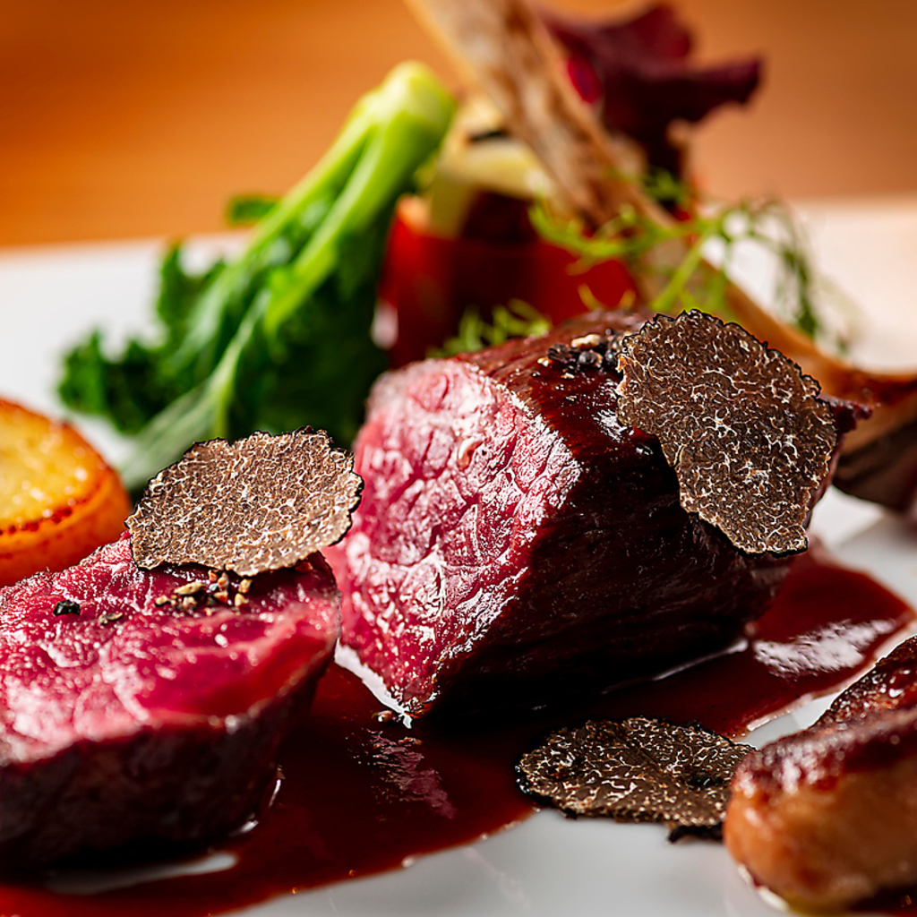 SNS映え肉料理がズラリ♪天神のモダンダイニング！