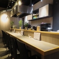 カウンター席は8席ご用意しており、お一人様でも気軽にお越しいただけます。落ち着いた雰囲気の中、お肉を心ゆくまで味わっていただけます。