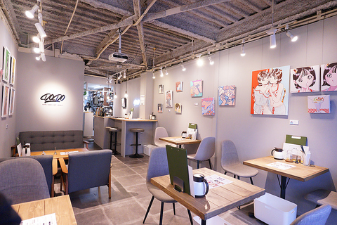 店内は定期的に入れ替わる作品もお楽しみいただけます