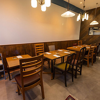 落ち着いたシックな内観