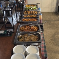 昼は定食ビュッフェ◆夕方はお得なハッピーアワーを開催