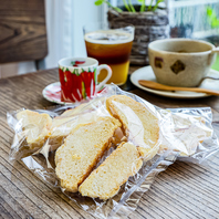 素材の風味を活かした焼き菓子と手作りドリンクの魅力