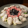 料理メニュー写真&nbsp;広島県産 特大牡蠣 しじみ炊き肉