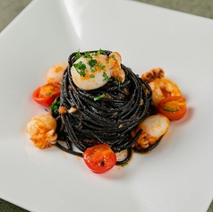 【季節のパスタランチ】紋甲イカのピリ辛トマトソースパスタ