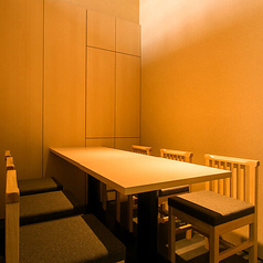 4名~6名様までご利用可。テーブル席は全席個室でご用意しております。 ※席の指定は承っておりません。