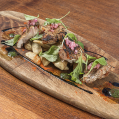 3種類のお肉、藁炭火焼盛り合わせ