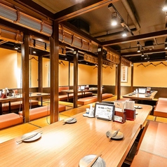 8名様から16名様までご利用いただけるテーブル席は中規模宴会にもおすすめです。ご宴会コースはご予算やご利用シーンに合わせてお選びいただけるので、様々なご利用シーンに最適です。