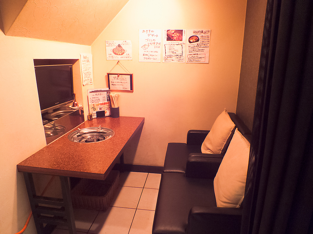 超人気！テレビがあるカップルシートはプライベート感満載！人気の為、事前の予約がお勧めです。