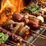 お酒に合う料理を豊富に揃えております。広々とした快適な店内でごゆっくりお過ごしください