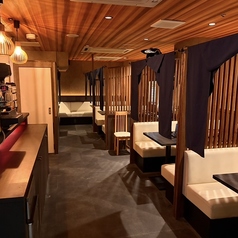 1.【入店】全席ソファーの快適空間でリラックス
