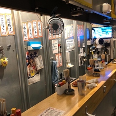 立ち飲みスタイルのホルモン焼き屋