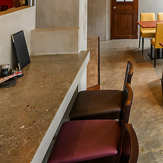 おひとり様でもお気軽にお立ち寄れるカウンター席！周りを気にせず食べ飲みできる環境ですので、お気軽にご利用ください♪