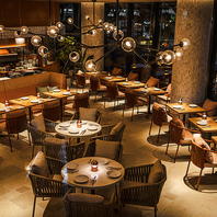 煌めく光と上質な時間。横浜の夜を彩る洗練のダイニング