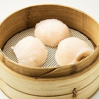 飲茶料理に大ぶりな海鮮も入っています