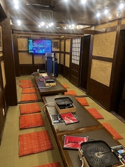 4階、カラオケ完備のパーティールーム!10名様からご予約可能です。会社宴会や歓送迎会、女子会や2次会などの各種ご宴会にご利用ください。皆様のご来店を心よりお待ちしております!