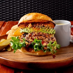 高加水110%の“飲める食パン”で作る本格バーガー