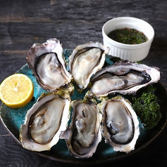 宮城県女川湾で石島さんが育んだ生牡蠣