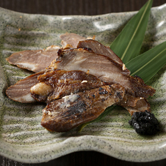 燻製牛たん炙り　黒柚子胡椒