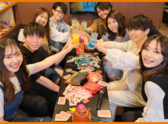 無制限飲み放題プランをご用意しております！お料理はお好きなものをお選びいただけますアルコールもご提供しておりますので是非ご来店ください！貸切パーティー女子会誕生日記念日。ダーツやカラオケもあり、仲間とワイワイ楽しめる！