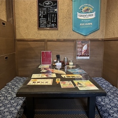 4名席2 、 6名席2