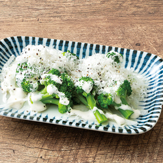 ブロッコリー6種チーズソース掛け